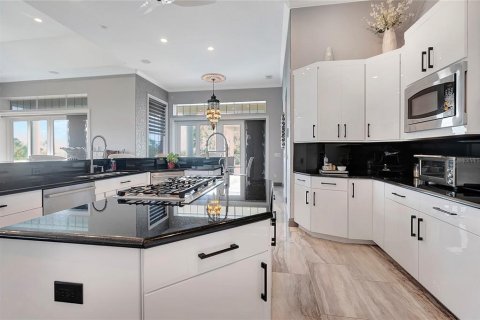 Casa en venta en Brooksville, Florida, 4 dormitorios, 674.84 m2 № 2350215 - foto 24