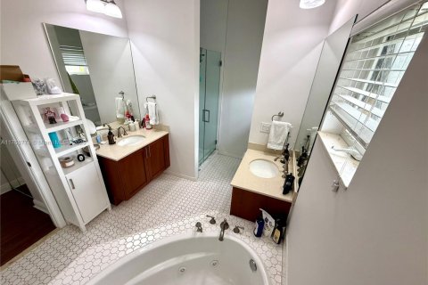Copropriété à vendre à Fort Lauderdale, Floride: 3 chambres, 180.14 m2 № 1935980 - photo 23