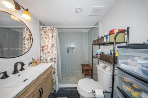 Touwnhouse à vendre à Miami, Floride: 2 chambres, 103.86 m2 № 1887515 - photo 12