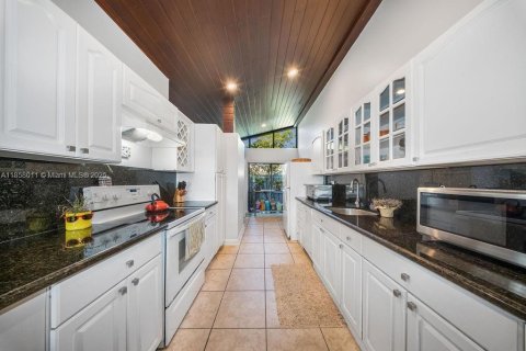 Touwnhouse à vendre à Miami, Floride: 2 chambres, 103.86 m2 № 1887515 - photo 7