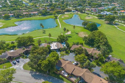 Touwnhouse à vendre à Miami, Floride: 2 chambres, 103.86 m2 № 1887515 - photo 4