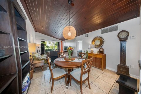 Touwnhouse à vendre à Miami, Floride: 2 chambres, 103.86 m2 № 1887515 - photo 9