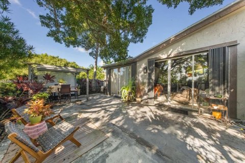 Touwnhouse à vendre à Miami, Floride: 2 chambres, 103.86 m2 № 1887515 - photo 2