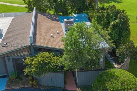 Touwnhouse à vendre à Miami, Floride: 2 chambres, 103.86 m2 № 1887515 - photo 3