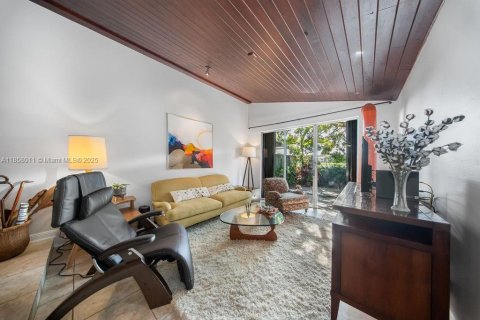 Touwnhouse à vendre à Miami, Floride: 2 chambres, 103.86 m2 № 1887515 - photo 6
