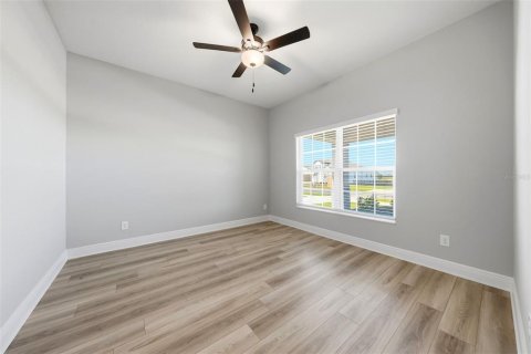 House in Lake Alfred, Florida 5 bedrooms, 228.63 sq.m. № 2151650 - photo 11
