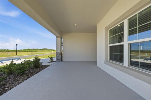 House in Lake Alfred, Florida 5 bedrooms, 228.63 sq.m. № 2151650 - photo 6