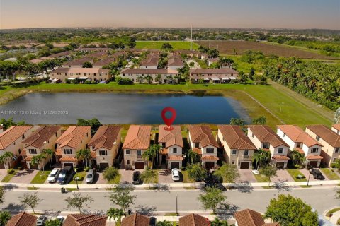 House in Homestead, Florida 4 bedrooms, 164.25 sq.m. № 1957296 - photo 24