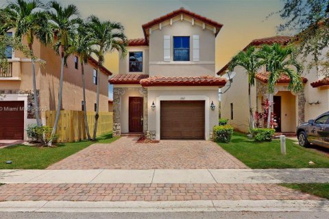 House in Homestead, Florida 4 bedrooms, 164.25 sq.m. № 1957296 - photo 2