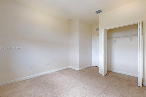 House in Homestead, Florida 4 bedrooms, 164.25 sq.m. № 1957296 - photo 5