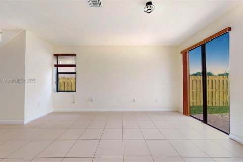 House in Homestead, Florida 4 bedrooms, 164.25 sq.m. № 1957296 - photo 12