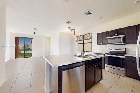 House in Homestead, Florida 4 bedrooms, 164.25 sq.m. № 1957296 - photo 9