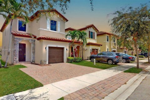 House in Homestead, Florida 4 bedrooms, 164.25 sq.m. № 1957296 - photo 1