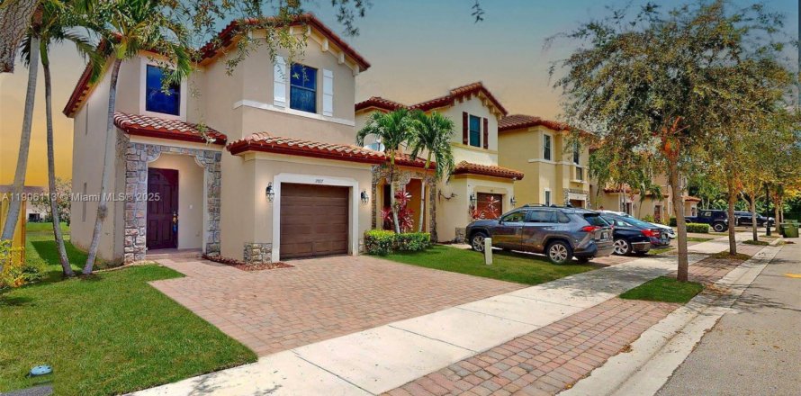 House in Homestead, Florida 4 bedrooms, 164.25 sq.m. № 1957296