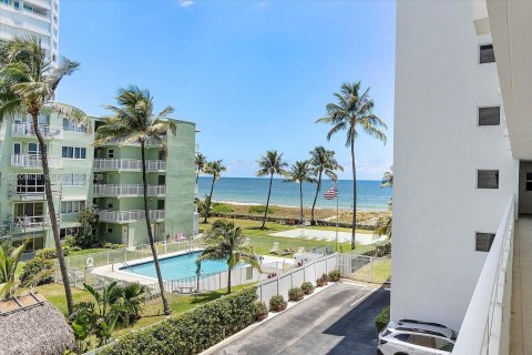 Copropriété à louer à Lauderdale-by-the-Sea, Floride: 2 chambres, 96.99 m2 № 2072061 - photo 2