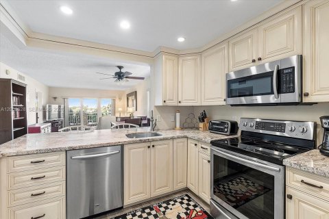 Copropriété à louer à Lauderdale-by-the-Sea, Floride: 2 chambres, 96.99 m2 № 2072061 - photo 15