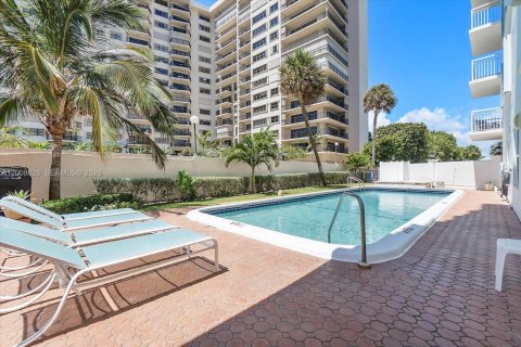 Copropriété à louer à Lauderdale-by-the-Sea, Floride: 2 chambres, 96.99 m2 № 2072061 - photo 30