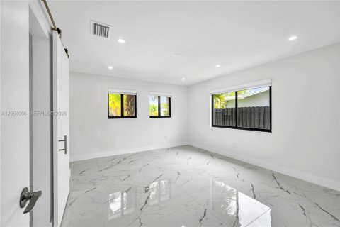 Villa ou maison à louer à Palmetto Bay, Floride: 4 chambres, 194.72 m2 № 2169290 - photo 14