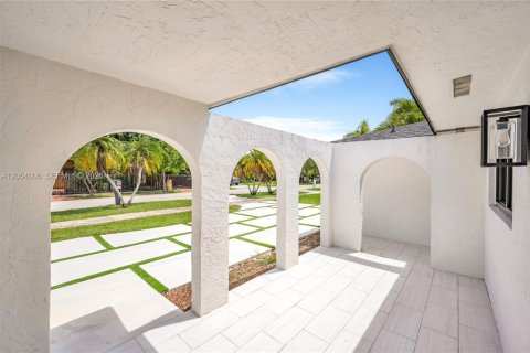 Villa ou maison à louer à Palmetto Bay, Floride: 4 chambres, 194.72 m2 № 2169290 - photo 3