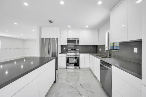 Villa ou maison à louer à Palmetto Bay, Floride: 4 chambres, 194.72 m2 № 2169290 - photo 12