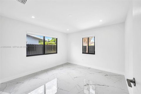Villa ou maison à louer à Palmetto Bay, Floride: 4 chambres, 194.72 m2 № 2169290 - photo 21