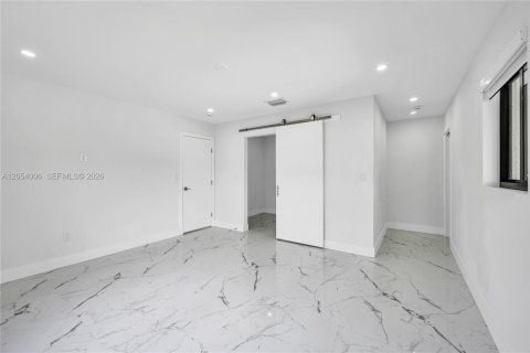 Villa ou maison à louer à Palmetto Bay, Floride: 4 chambres, 194.72 m2 № 2169290 - photo 15
