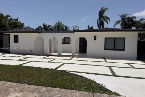 Villa ou maison à Palmetto Bay, Floride 4 chambres, 194.72 m2 № 2169290