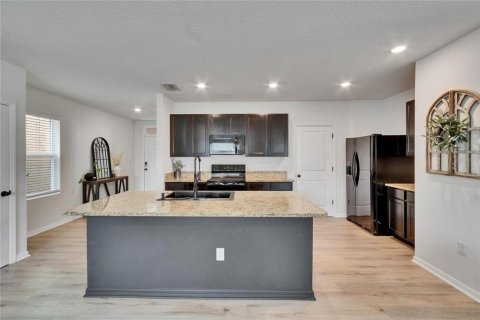 House in Riverview, Florida 4 bedrooms, 215.9 sq.m. № 1801782 - photo 10