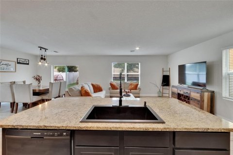 House in Riverview, Florida 4 bedrooms, 215.9 sq.m. № 1801782 - photo 12