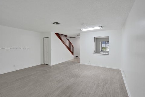 Купить таунхаус в Уэст-Палм-Бич, Флорида 3 спальни, 121.05м2, № 1481020 - фото 25