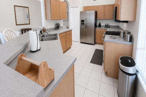 House in Davenport, Florida 4 bedrooms, 152.17 sq.m. № 2218757 - photo 6