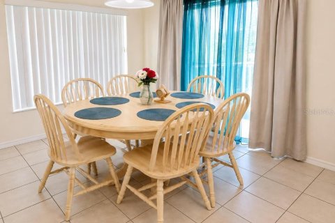 House in Davenport, Florida 4 bedrooms, 152.17 sq.m. № 2218757 - photo 7