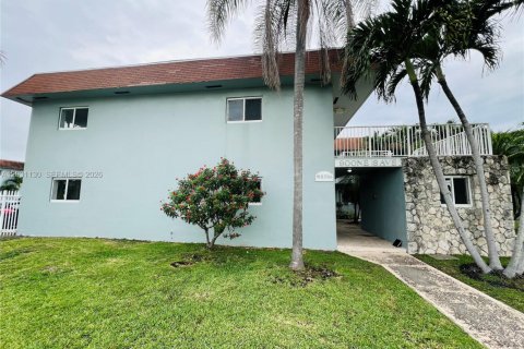 Apartment in Homestead, Florida 2 bedrooms, 1515.24 sq.m. № 2182604 - photo 2