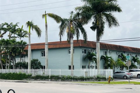 Apartment in Homestead, Florida 2 bedrooms, 1515.24 sq.m. № 2182604