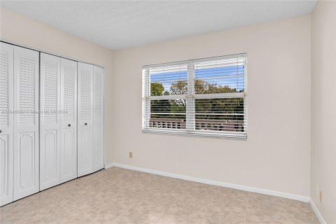 Condo in Coral Springs, Florida, 2 bedrooms  № 1329655 - photo 11