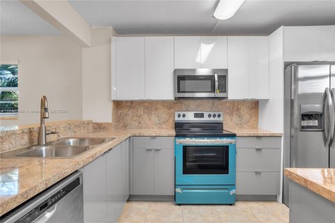 Condo in Coral Springs, Florida, 2 bedrooms  № 1329655 - photo 1