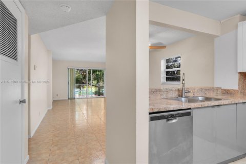 Condo in Coral Springs, Florida, 2 bedrooms  № 1329655 - photo 4