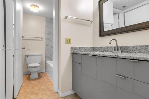 Condo in Coral Springs, Florida, 2 bedrooms  № 1329655 - photo 9