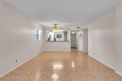 Condo in Coral Springs, Florida, 2 bedrooms  № 1329655 - photo 6