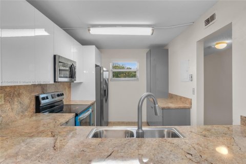 Condo in Coral Springs, Florida, 2 bedrooms  № 1329655 - photo 3