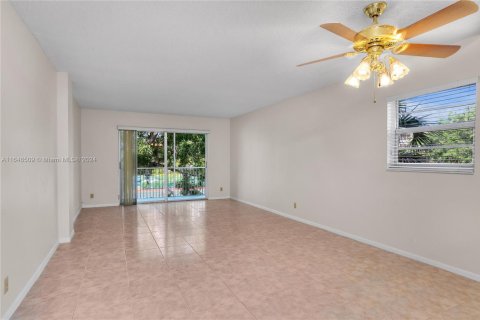 Condo in Coral Springs, Florida, 2 bedrooms  № 1329655 - photo 7