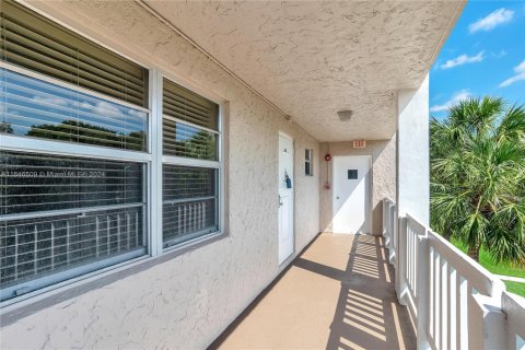 Condo in Coral Springs, Florida, 2 bedrooms  № 1329655 - photo 14