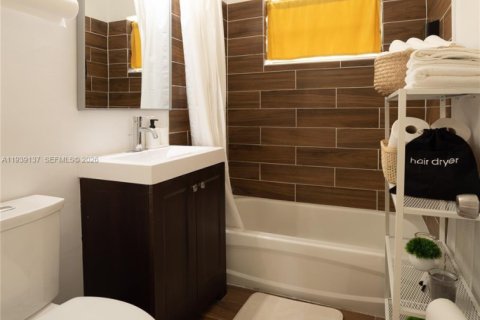 Купить коммерческую недвижимость в Майами, Флорида 93.65м2, № 1998253 - фото 10