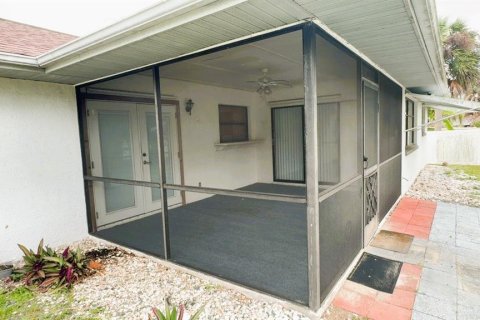 House in Port Charlotte, Florida 3 bedrooms, 157.93 sq.m. № 2148508 - photo 19
