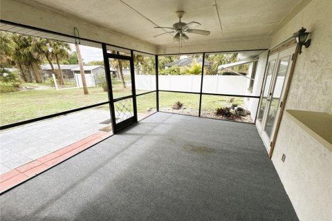House in Port Charlotte, Florida 3 bedrooms, 157.93 sq.m. № 2148508 - photo 18