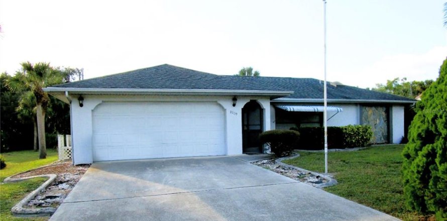 House in Port Charlotte, Florida 3 bedrooms, 157.93 sq.m. № 2148508
