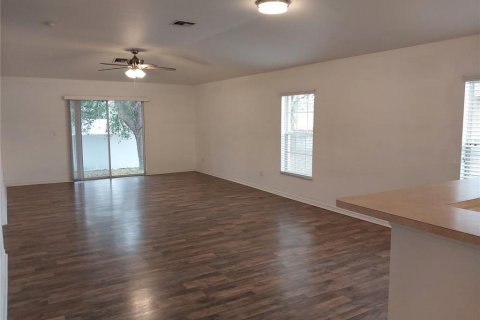 House in Lehigh Acres, Florida 3 bedrooms, 164.44 sq.m. № 2215534 - photo 8