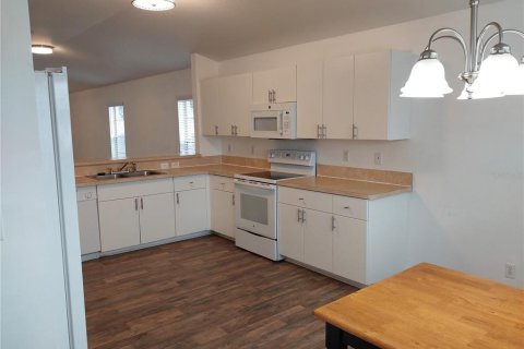 House in Lehigh Acres, Florida 3 bedrooms, 164.44 sq.m. № 2215534 - photo 4