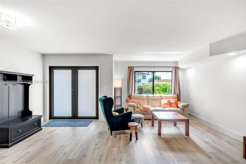 Touwnhouse à vendre à Miami, Floride: 3 chambres, 139.35 m2 № 1997862 - photo 4