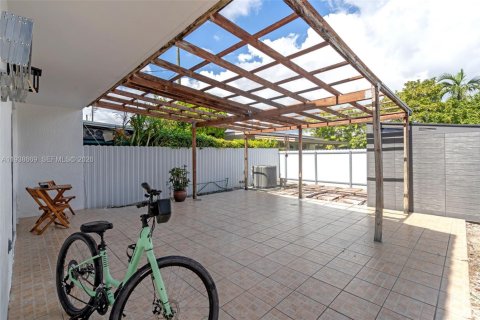 Touwnhouse à vendre à Miami, Floride: 3 chambres, 139.35 m2 № 1997862 - photo 30